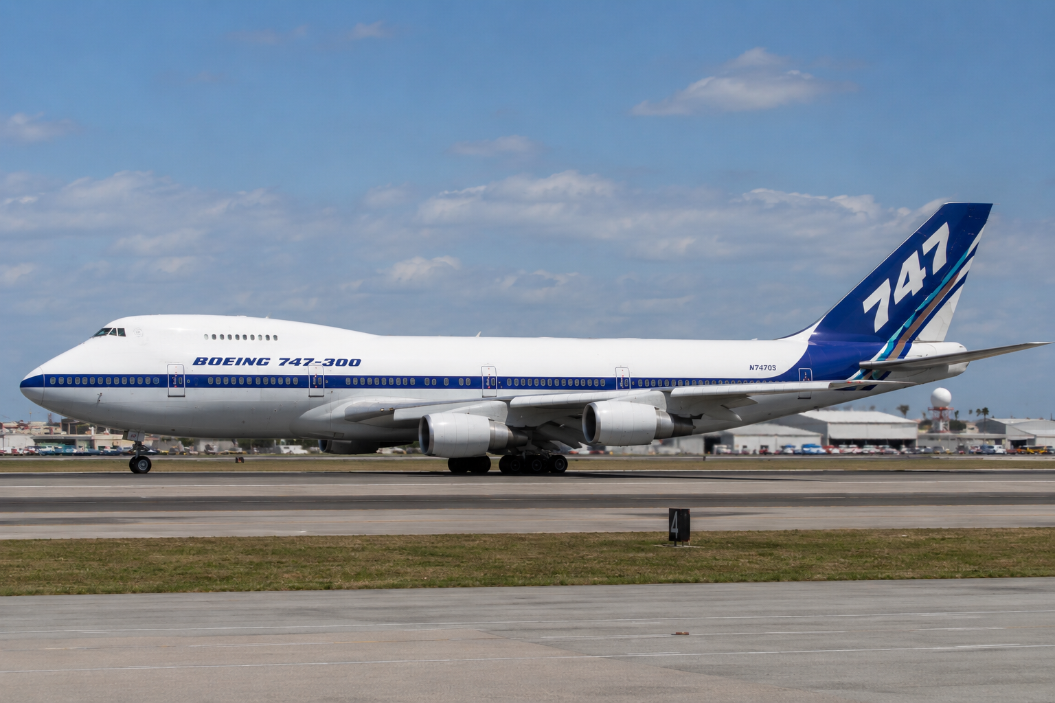 Boeing 747-300