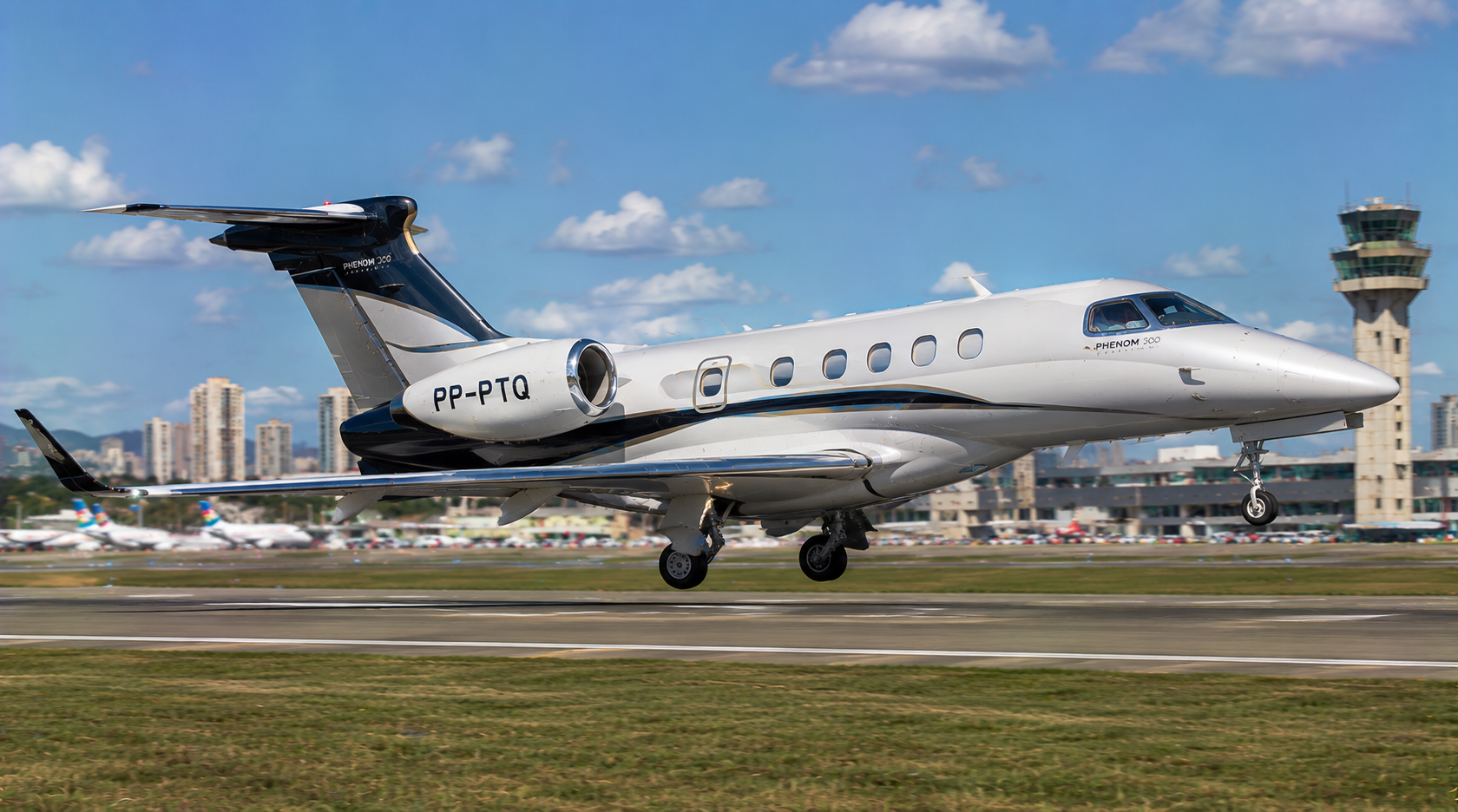 Embraer Phenom 300